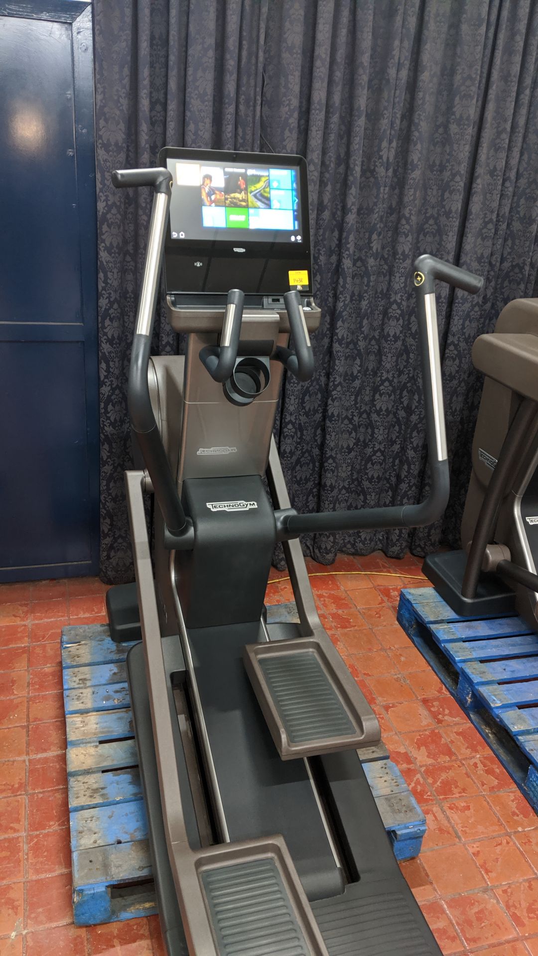 Technogym Synchro Artis cross trainer Purchased new in 2016 - refurbished/recommissioned by - Image 13 of 15