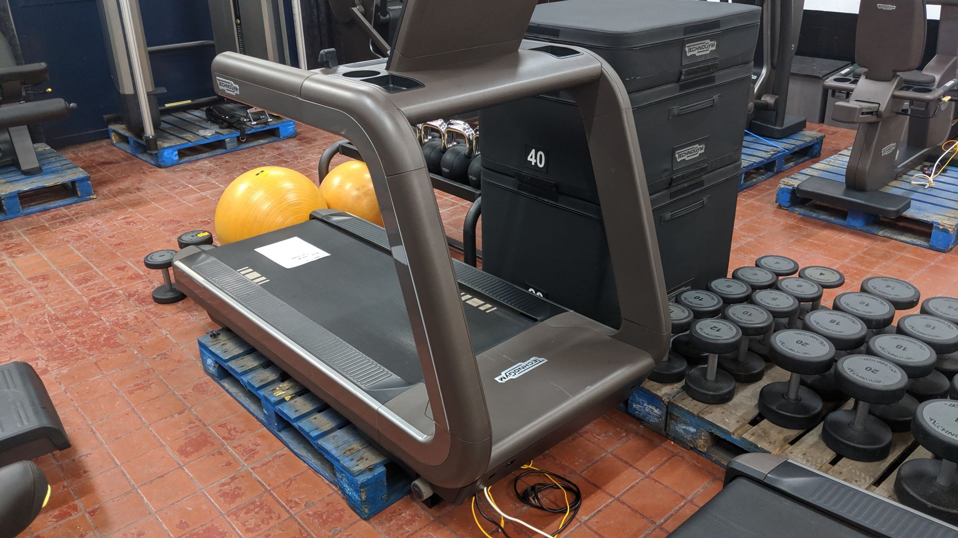 Technogym Artis treadmill NB. Technogym inform us that the power drive unit (A.L.E. drive) is - Image 6 of 8