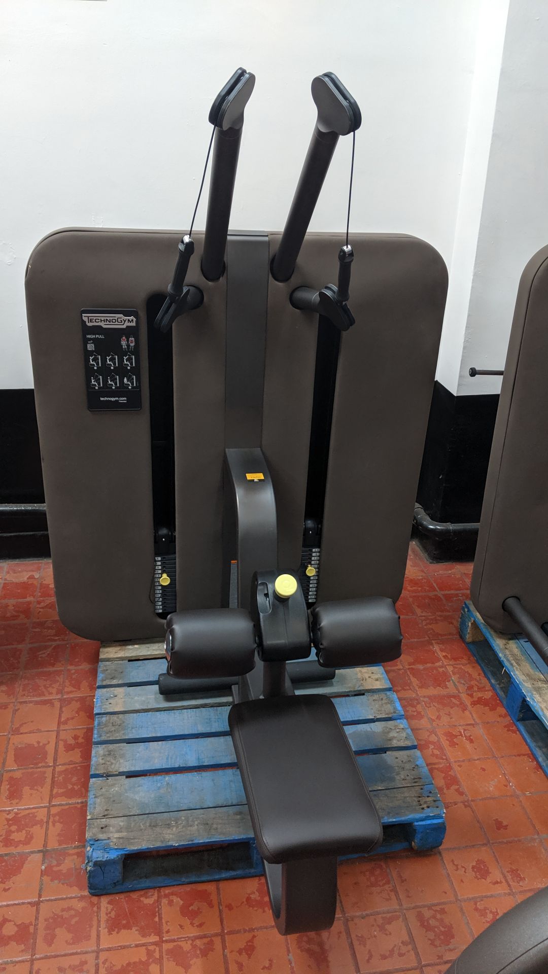 Technogym high pull Purchased new in 2016 - refurbished/recommissioned by Technogym - please see - Image 3 of 7