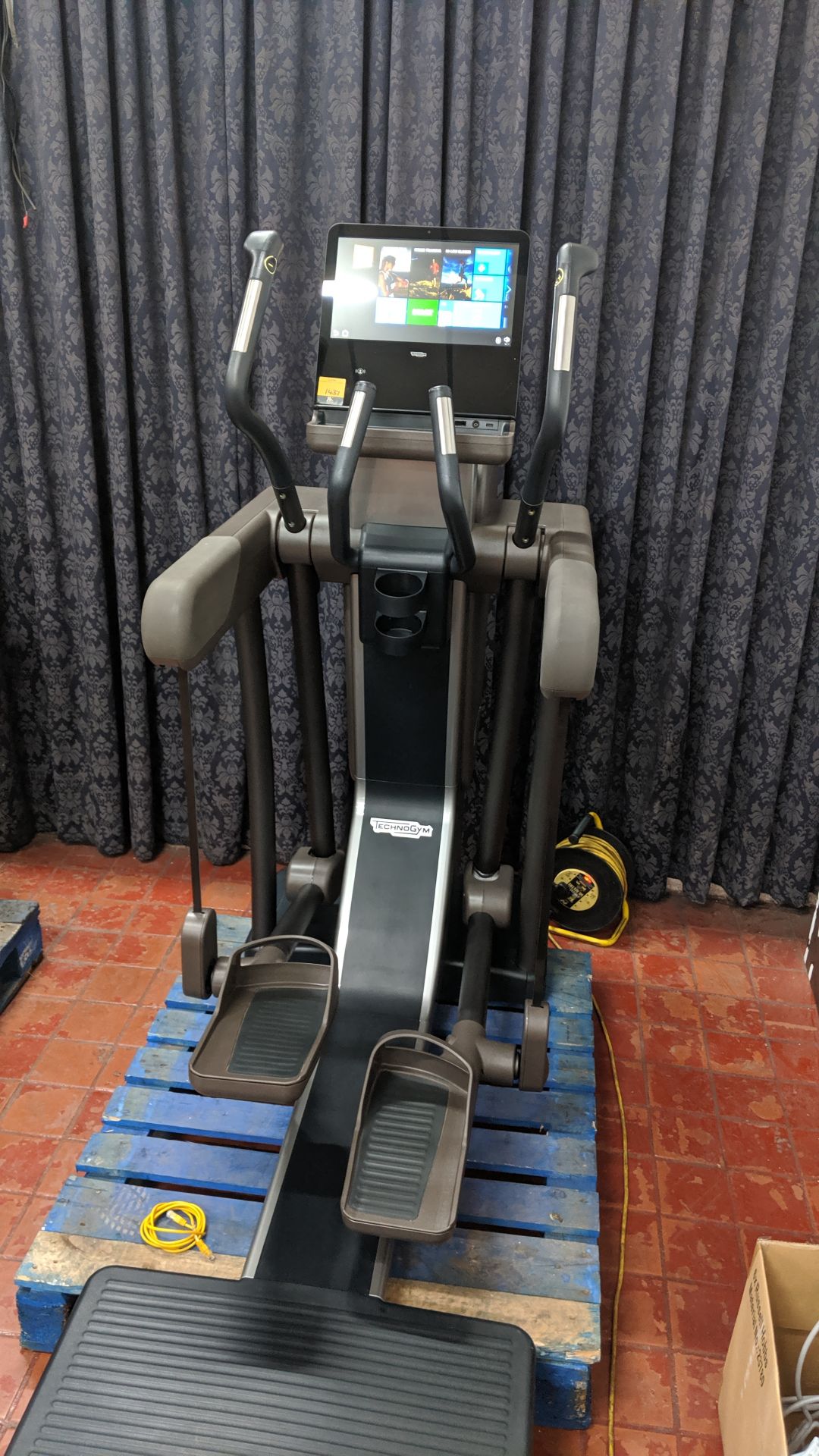 Technogym Vario Artis elliptical cross trainer Purchased new in 2016 - refurbished/recommissioned - Image 14 of 18