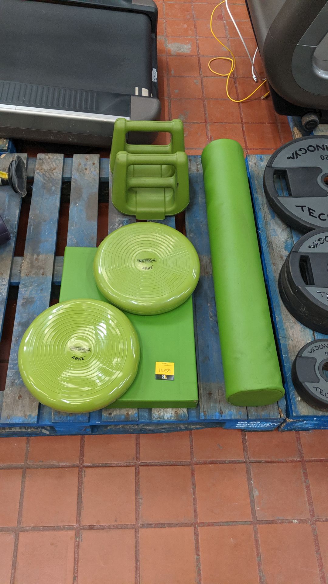 6 off assorted green pieces of Technogym and other exercise equipment. All the lots in this - Image 2 of 6