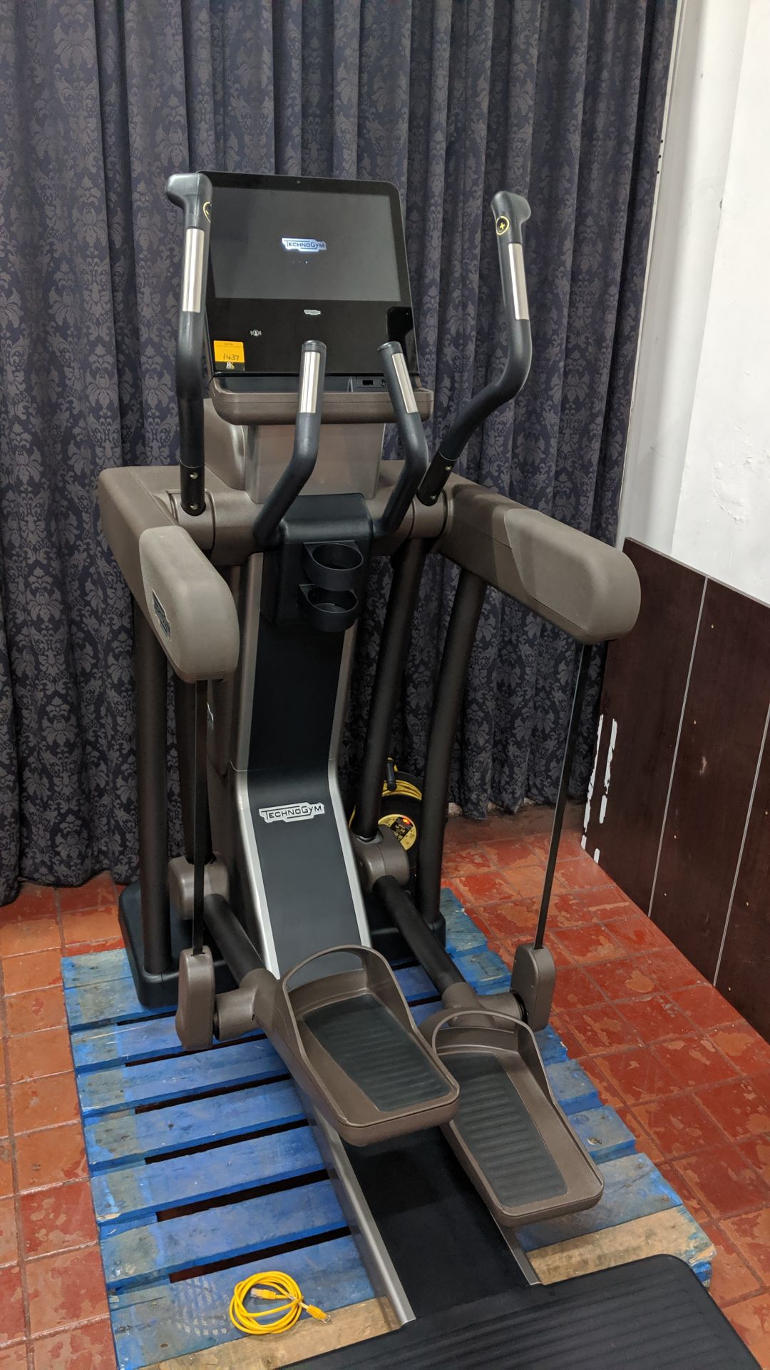 Technogym Vario Artis elliptical cross trainer Purchased new in 2016 - refurbished/recommissioned - Image 17 of 18