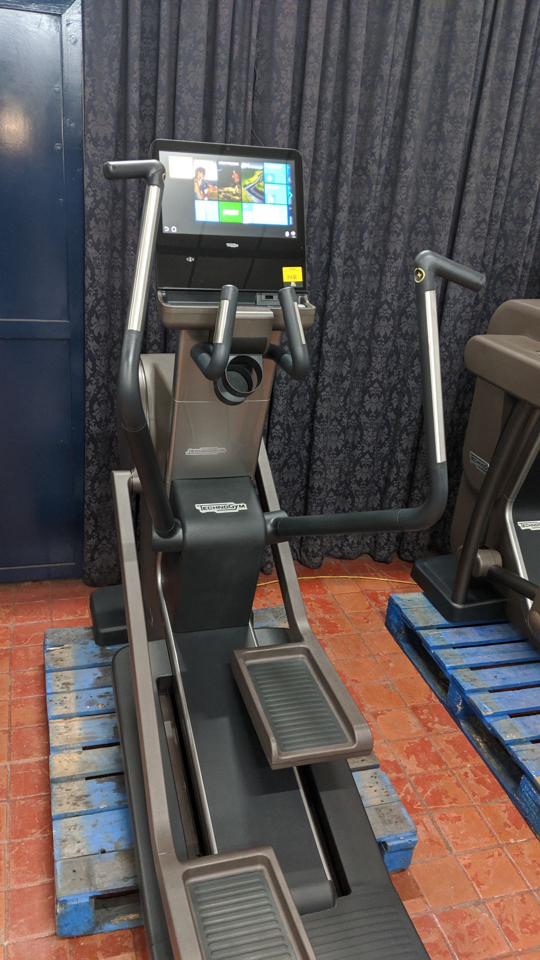 Technogym Synchro Artis cross trainer Purchased new in 2016 - refurbished/recommissioned by - Image 14 of 15