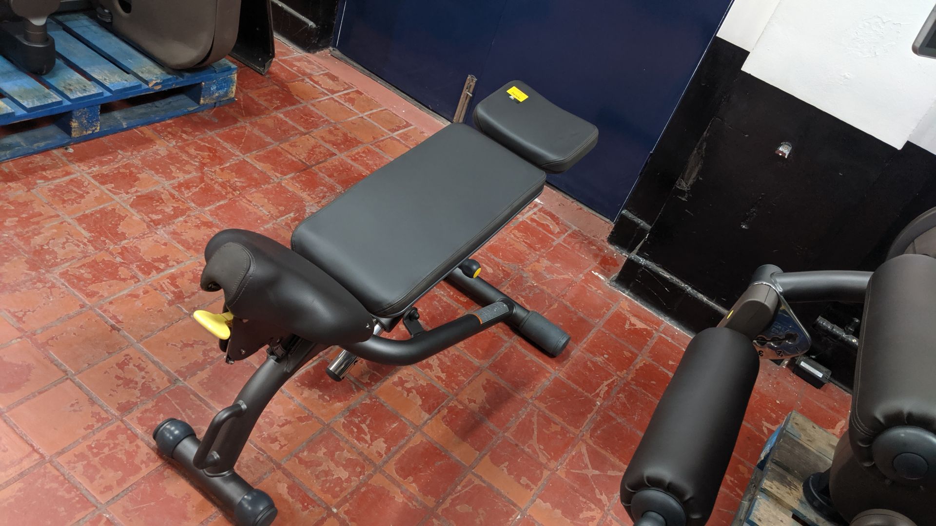 Technogym adjustable bench Purchased new in 2016 - refurbished/recommissioned by Technogym - - Image 3 of 5