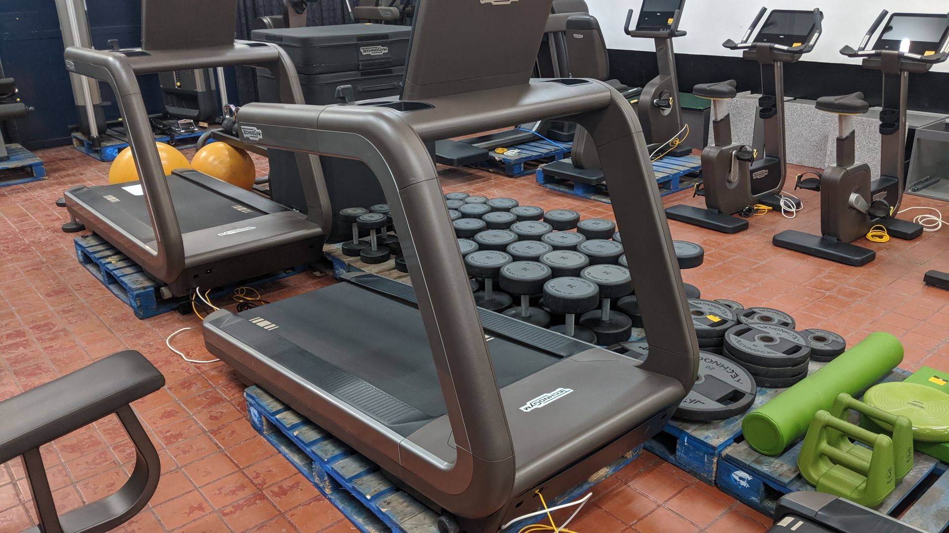 Technogym Artis treadmill Purchased new in 2016 - refurbished/recommissioned by Technogym - please - Image 10 of 13