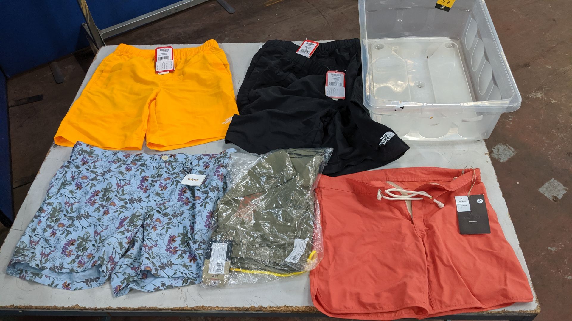 6 off shorts & swim shorts by North Face, Napapijri, Tuk Tuk & others. This is one of a number of - Image 2 of 6