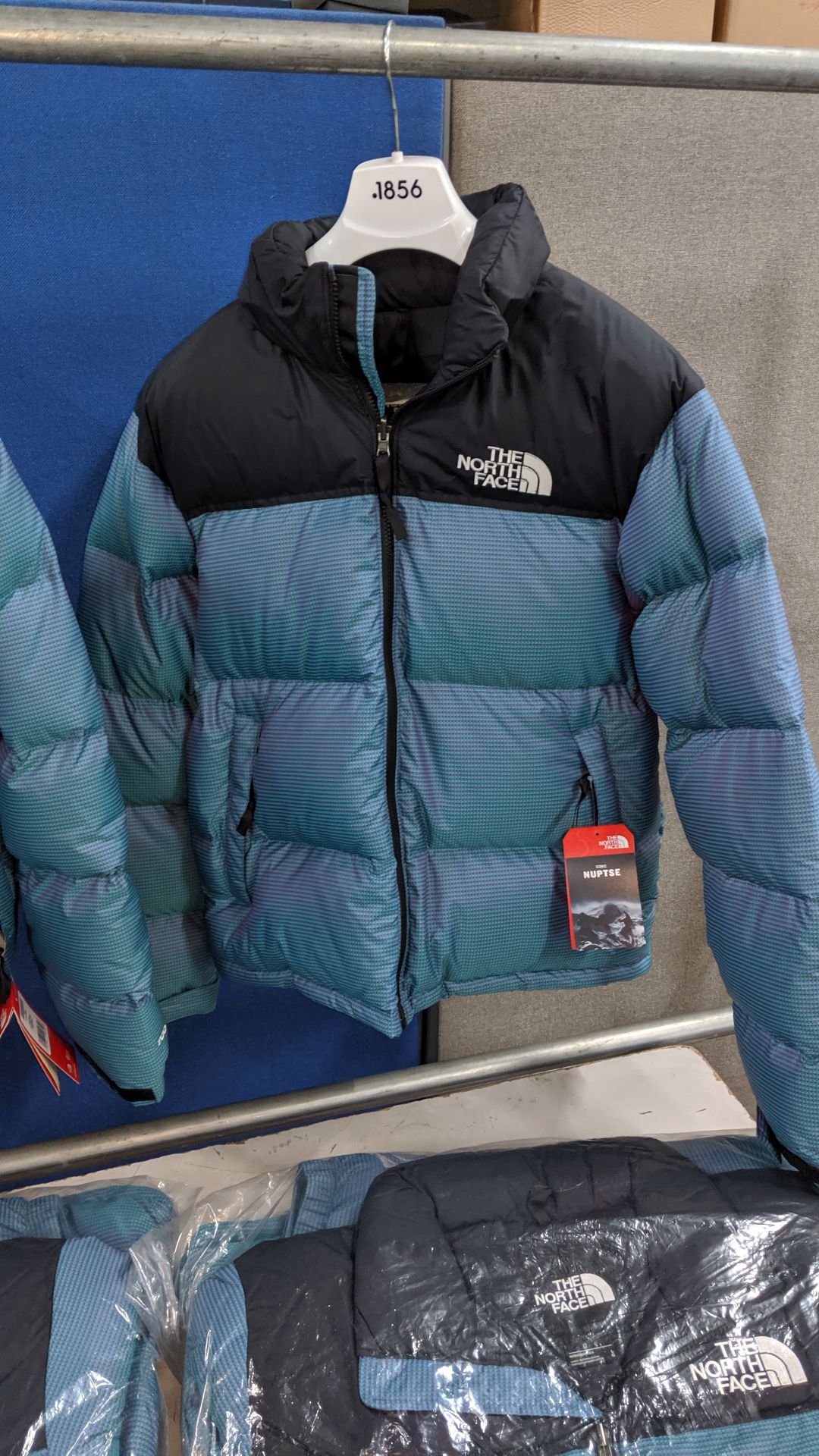 6 off North Face jackets/coats NB. This lot comprises 4 jackets in packets & 2 on hangers. This is - Image 4 of 7