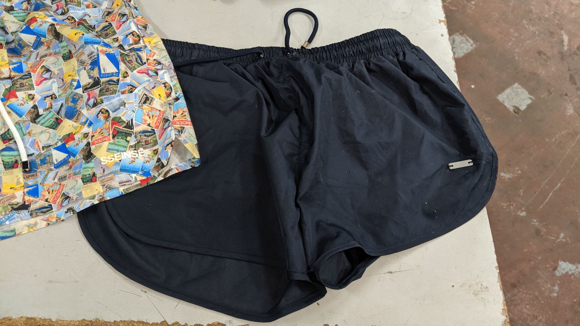 5 off Sseinse swim shorts. This is one of a number of lots being sold on behalf of the liquidators - Image 3 of 5