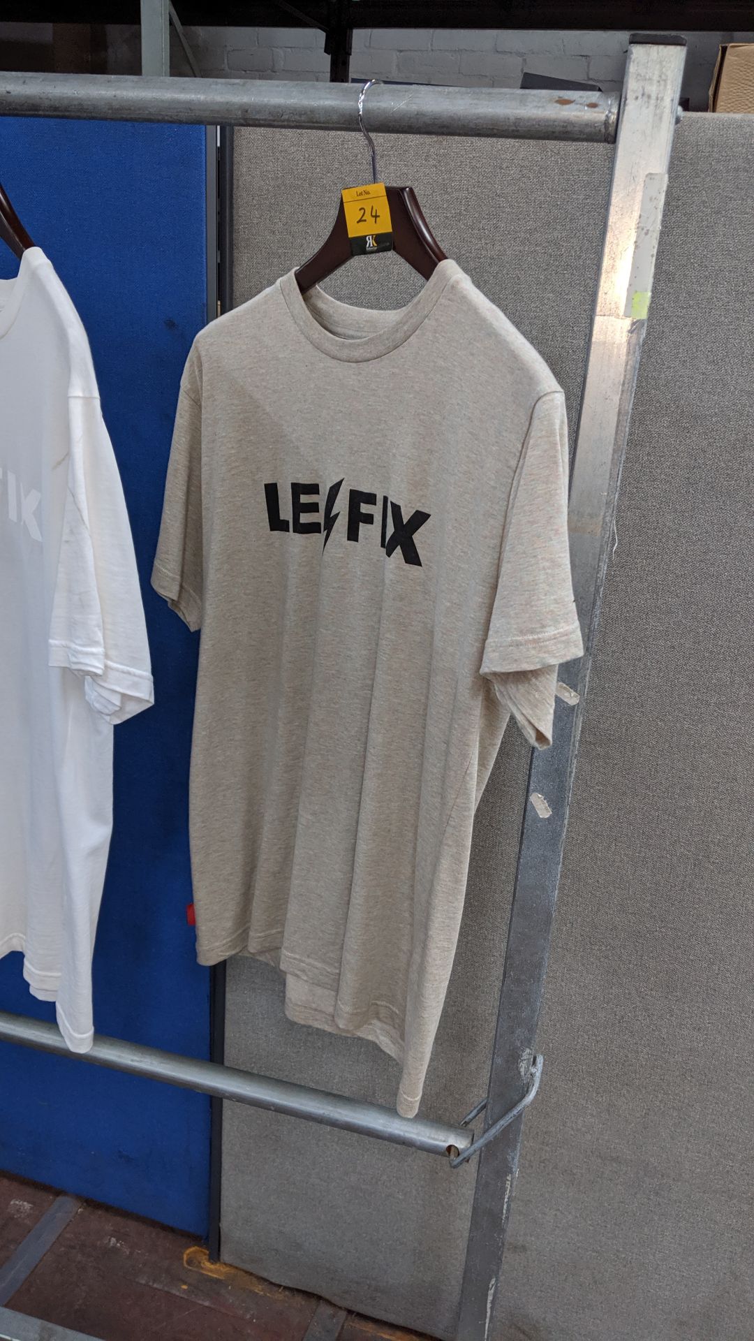 5 off Le Fix assorted round neck T-shirts. This is one of a number of lots being sold on behalf of - Image 3 of 5