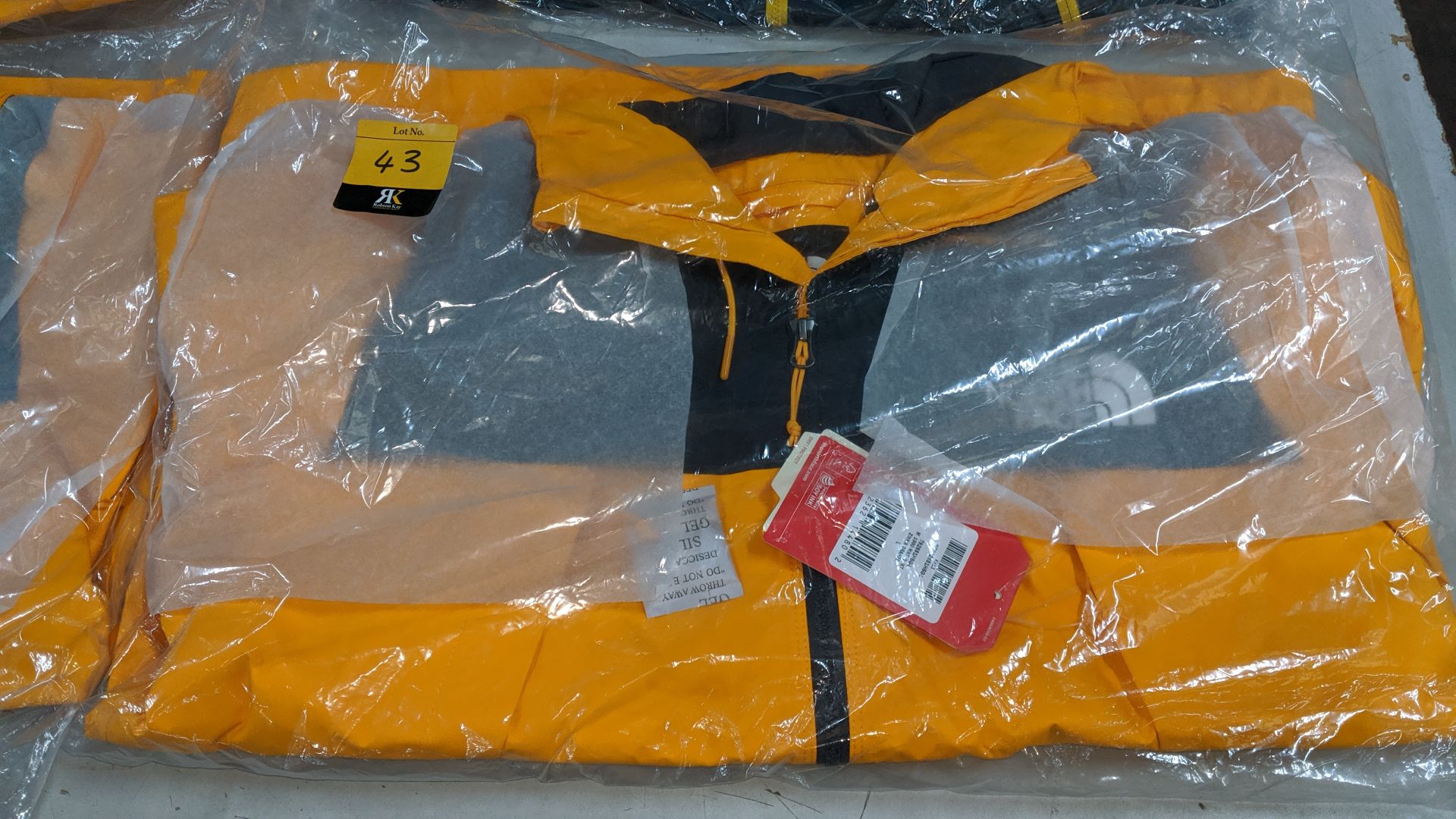 5 off North Face jackets/coats. This is one of a number of lots being sold on behalf of the - Image 3 of 7