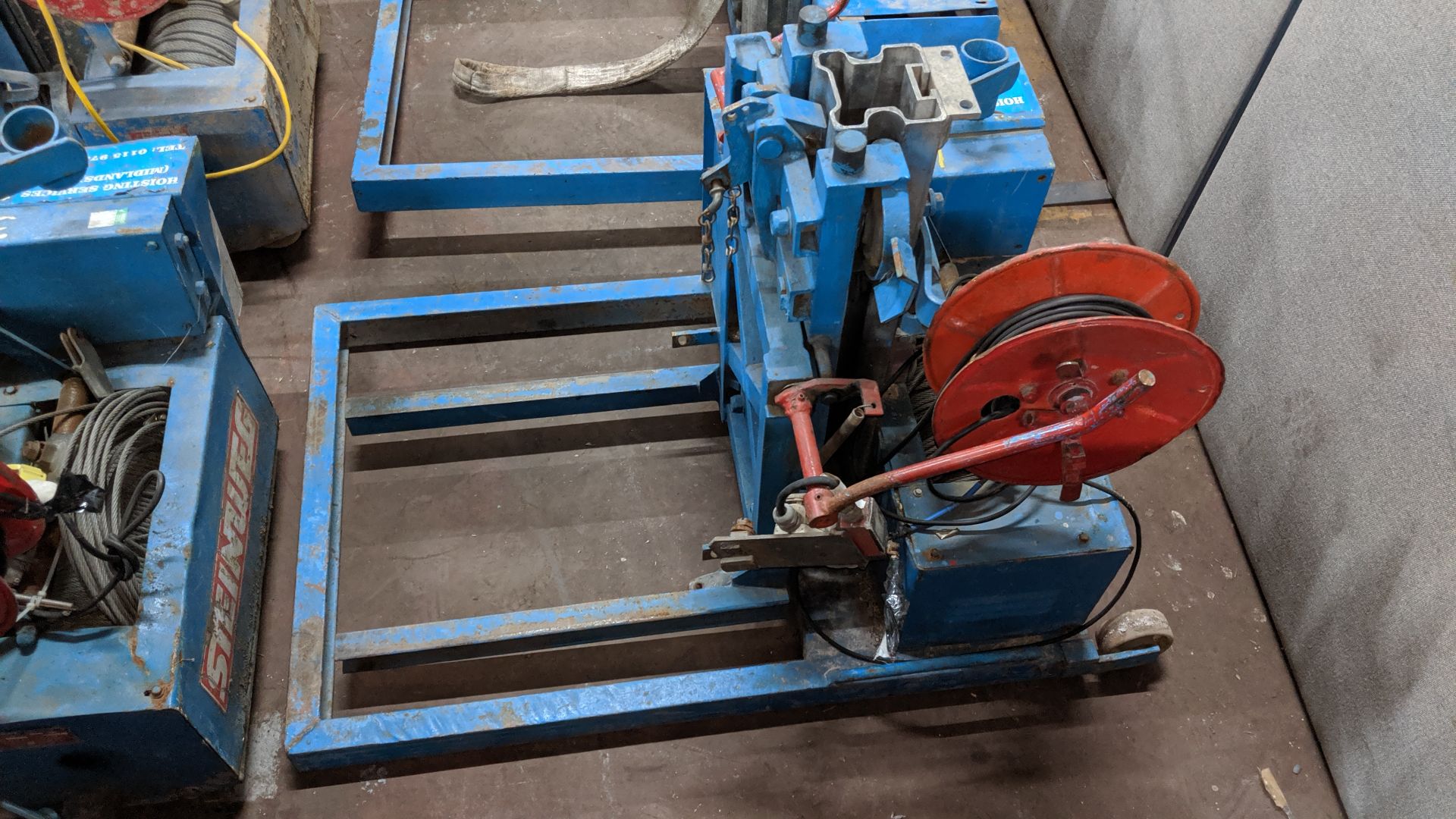 3 off Steinweg Superlift 200kg lifting devices/hoists NB. We are insufficiently expert to - Image 8 of 14