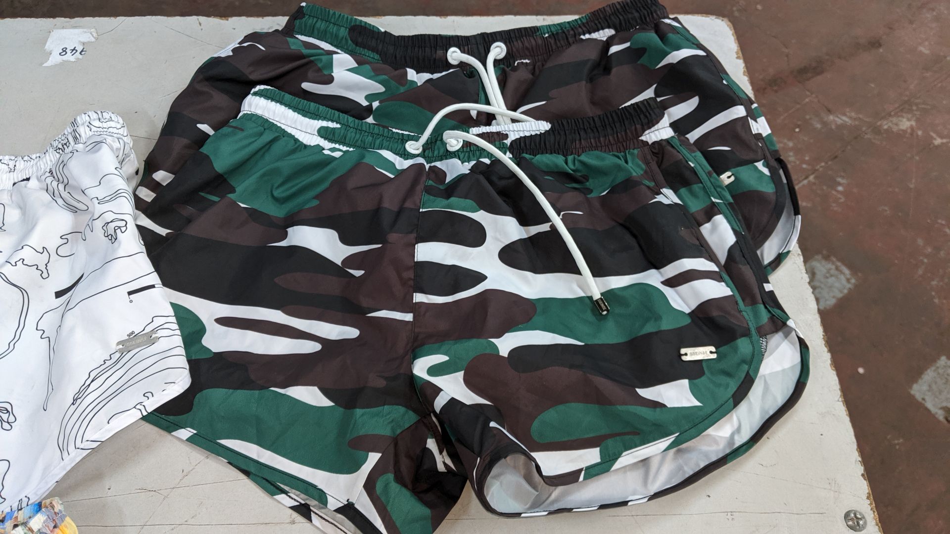 5 off Sseinse swim shorts. This is one of a number of lots being sold on behalf of the liquidators - Image 4 of 5