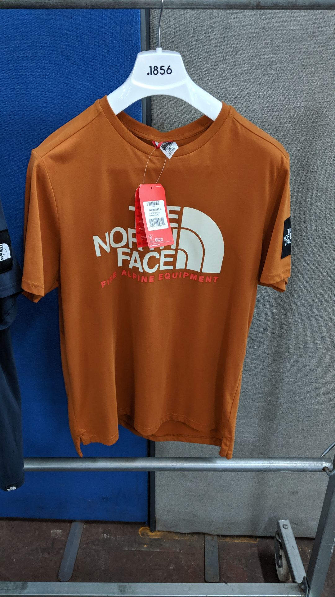 3 off assorted North Face round neck T-shirts. This is one of a number of lots being sold on - Image 7 of 8