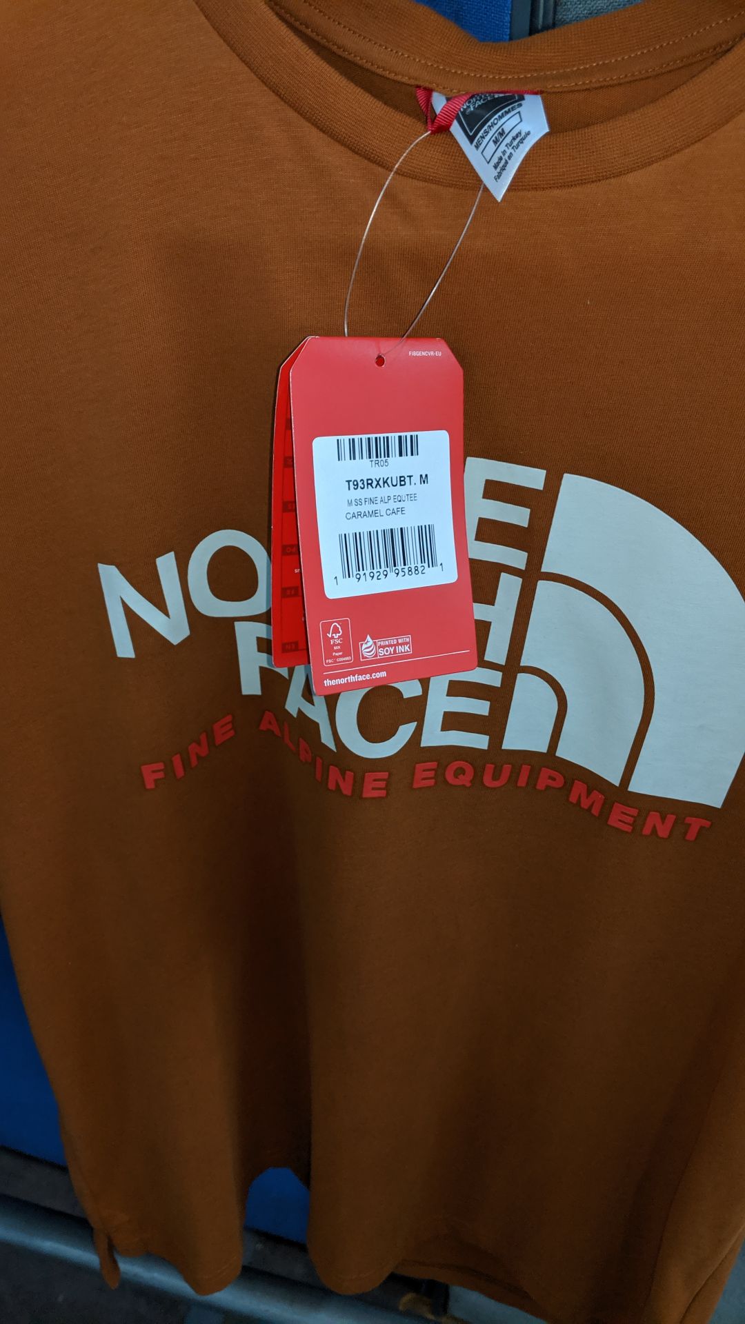 3 off assorted North Face round neck T-shirts. This is one of a number of lots being sold on - Image 8 of 8