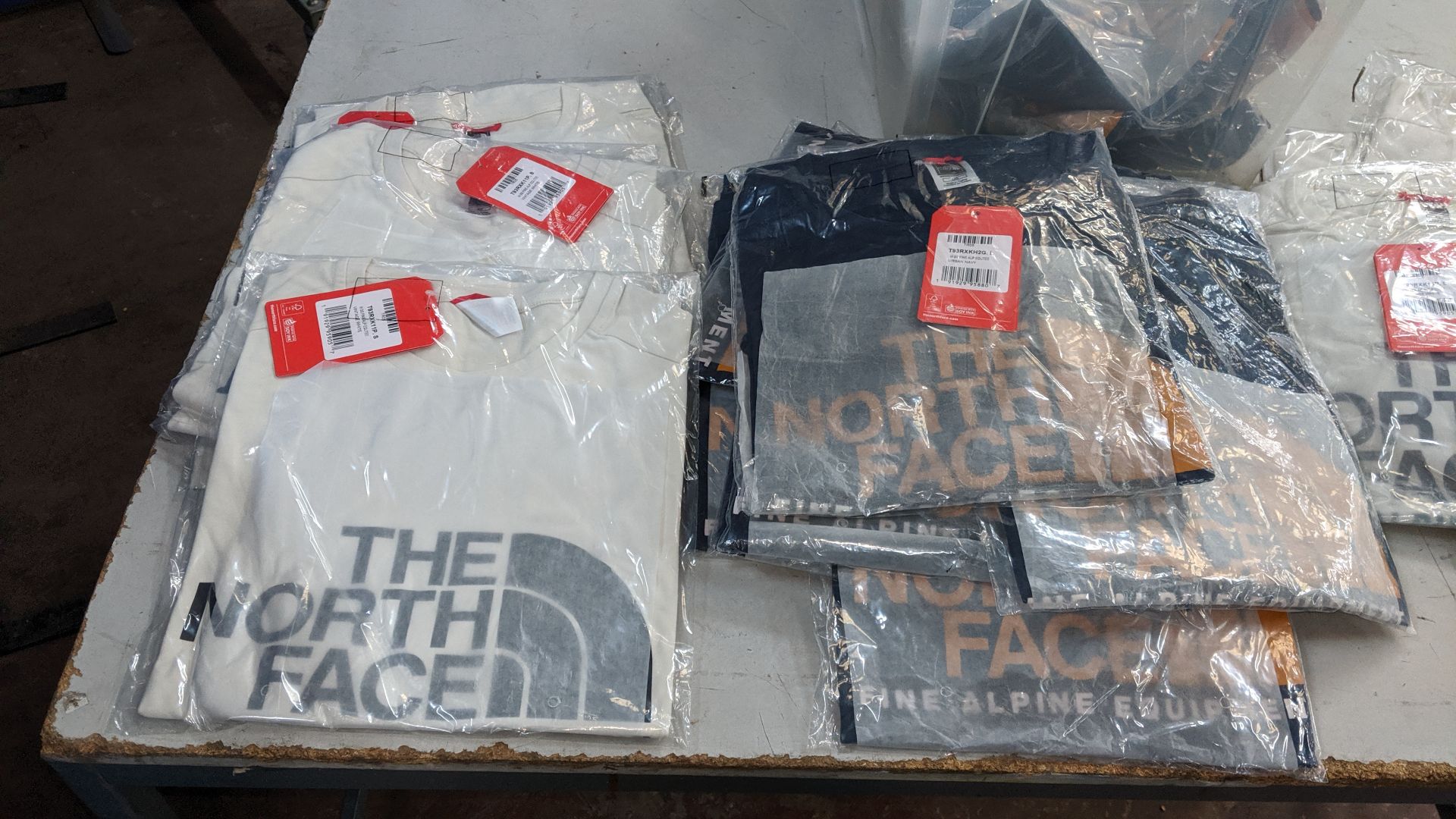 35 off North Face T-shirts. This is one of a number of lots being sold on behalf of the - Image 7 of 8