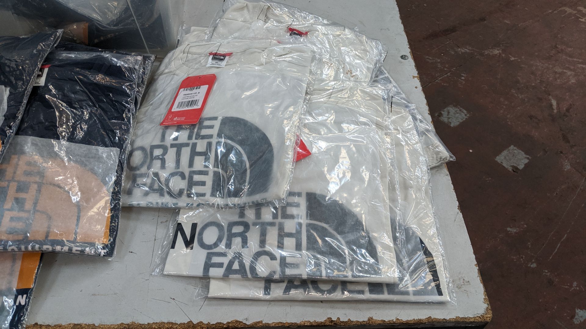 35 off North Face T-shirts. This is one of a number of lots being sold on behalf of the - Image 3 of 8