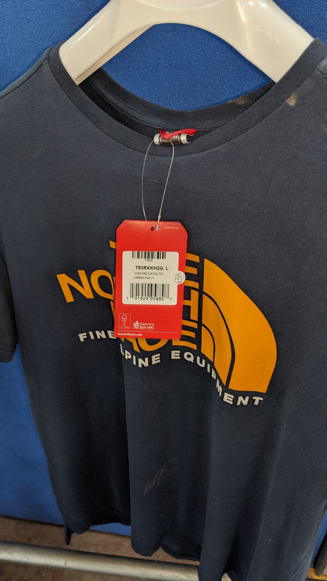 3 off assorted North Face round neck T-shirts. This is one of a number of lots being sold on - Image 6 of 8