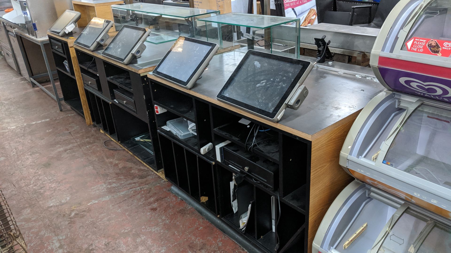 EPOS equipment & serving counters comprising 5 off touchscreen terminals, 4 off cash drawers, 1 - Image 3 of 12