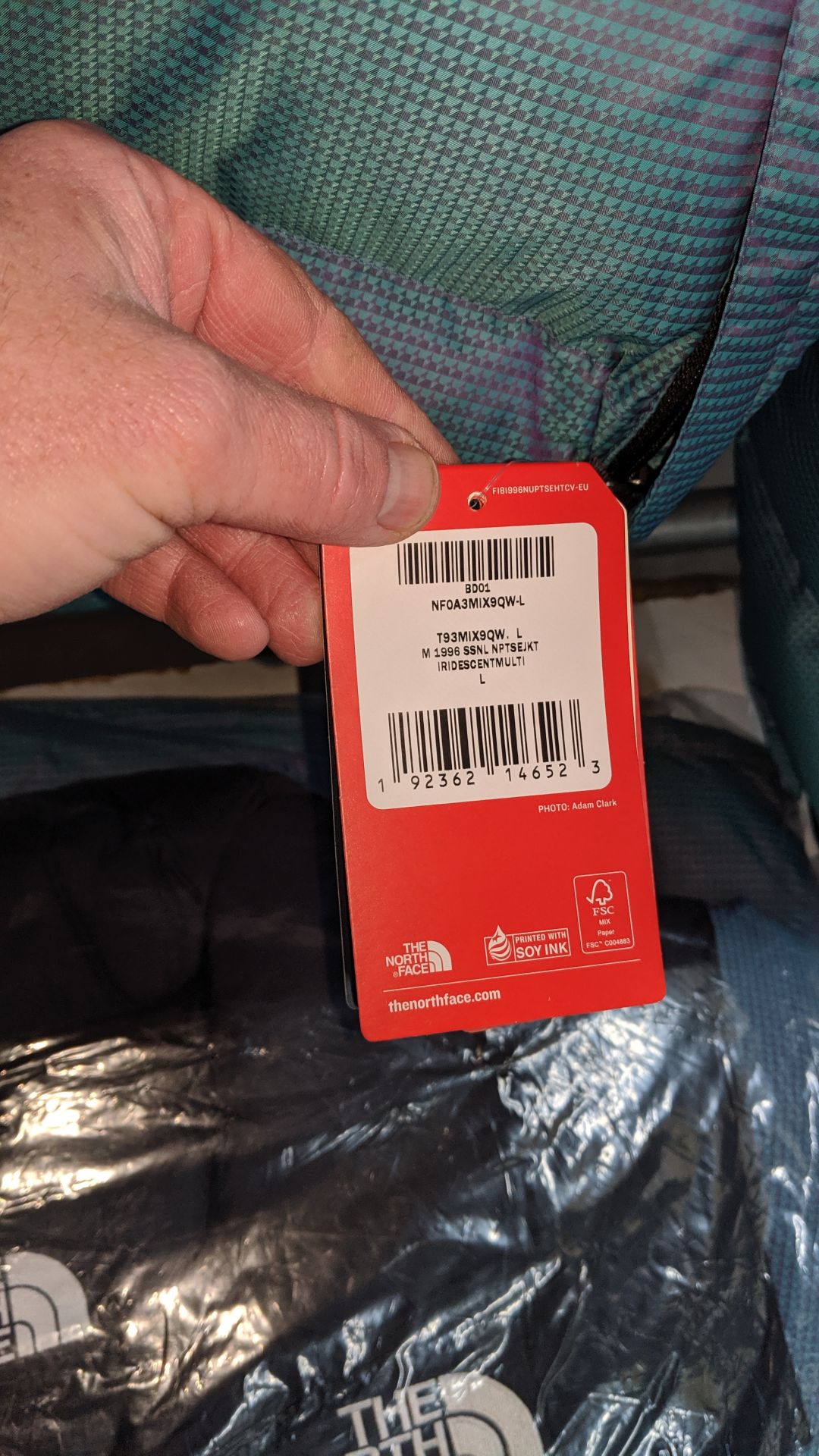 6 off North Face jackets/coats NB. This lot comprises 4 jackets in packets & 2 on hangers. This is - Image 6 of 7
