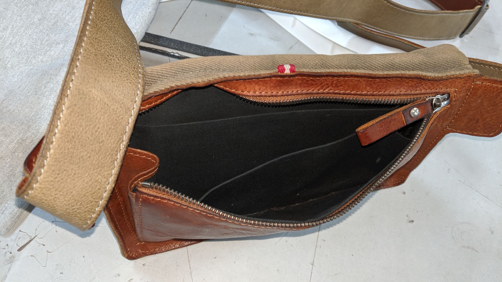 hardgraft partial leather men's bag including soft cover. IMPORTANT: Please remember goods - Image 6 of 6