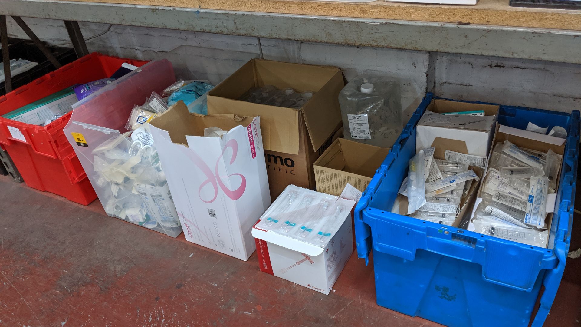 Contents of a bay of assorted medical supplies including syringes & a wide variety of other items - Image 8 of 8