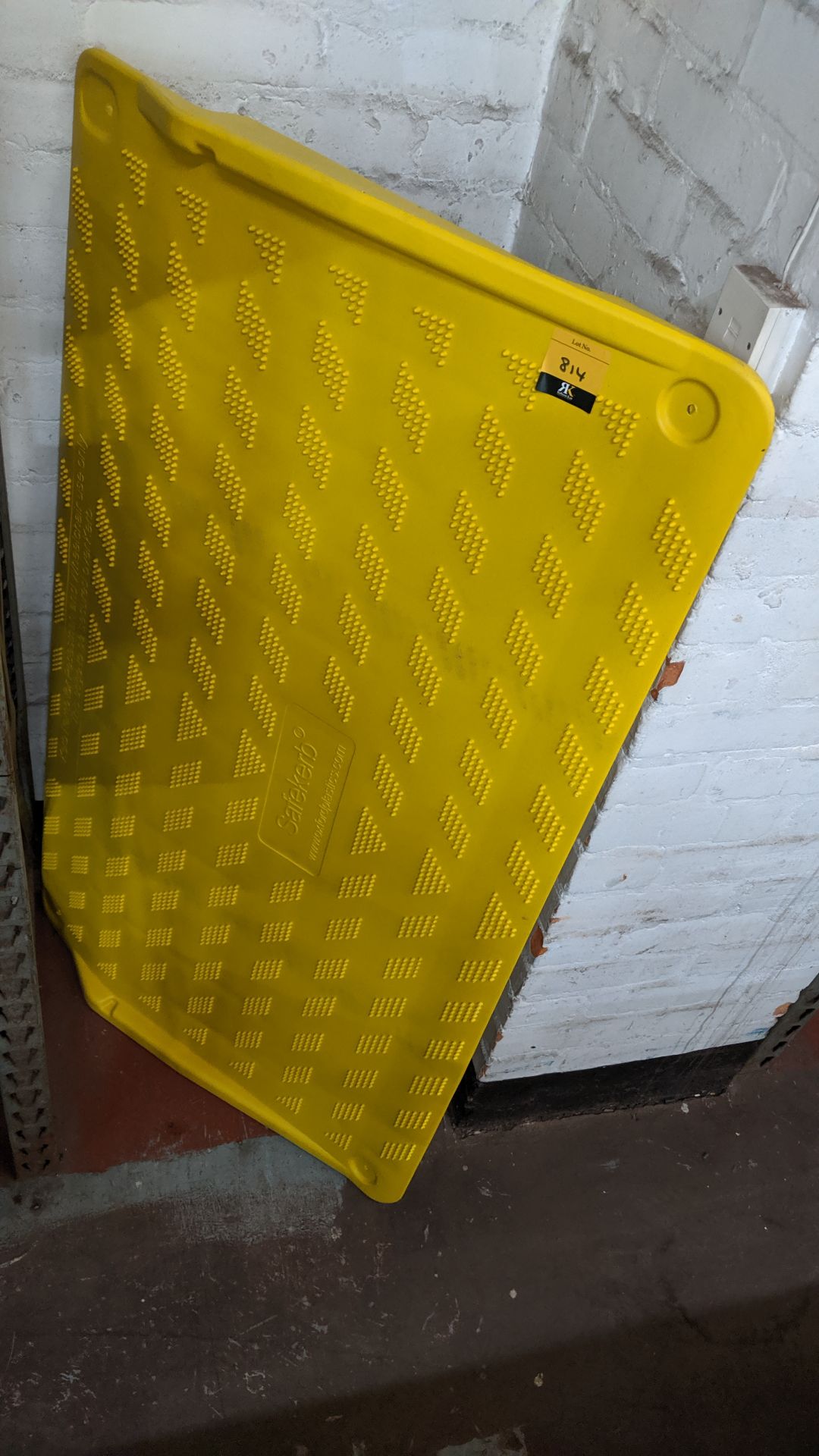 SafeKerb large yellow panel by Oxford Plastics. This is one of a large number of lots used/owned - Image 2 of 3