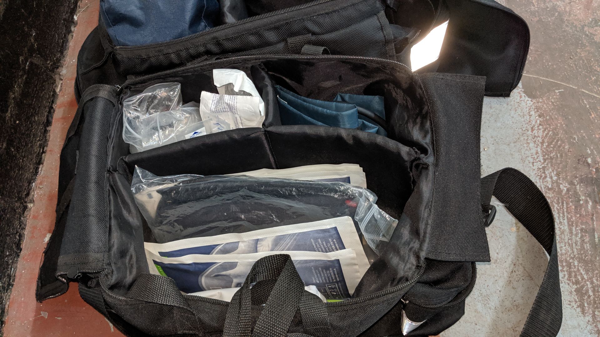 3 off medical bags & contents, each bag typically containing some or all of the following items - - Image 5 of 8