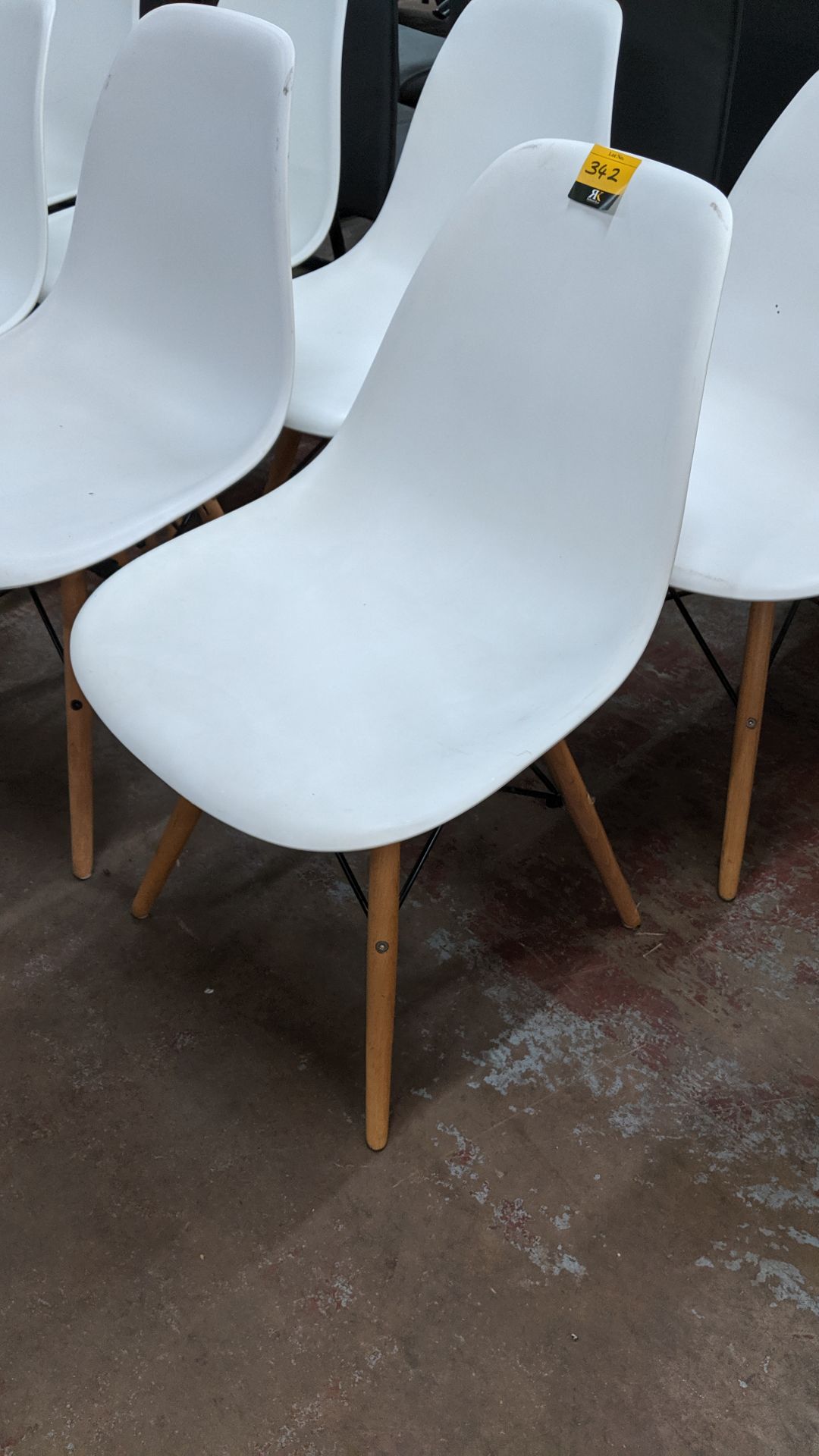 6 off white chairs with wooden legs NB. Lots 342 - 344 consist of different quantities of the same - Image 3 of 5