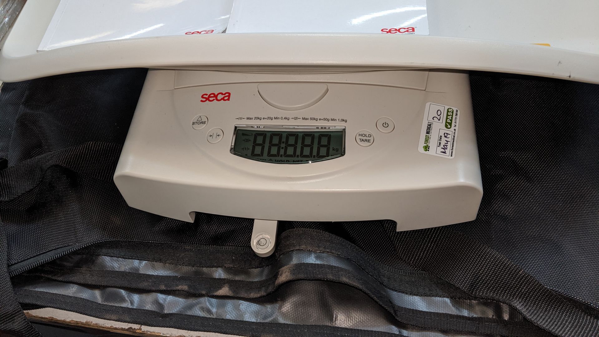 Seca model 385 baby scales max. capacity 50kg. This is one of a large number of lots used/owned by - Image 2 of 5