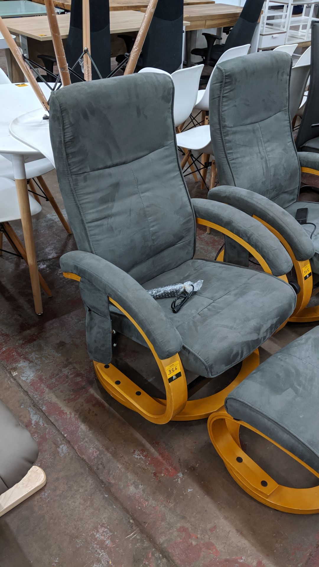 Electrically operated massage reclining chair with separate footstool & pocket for holding - Image 5 of 8