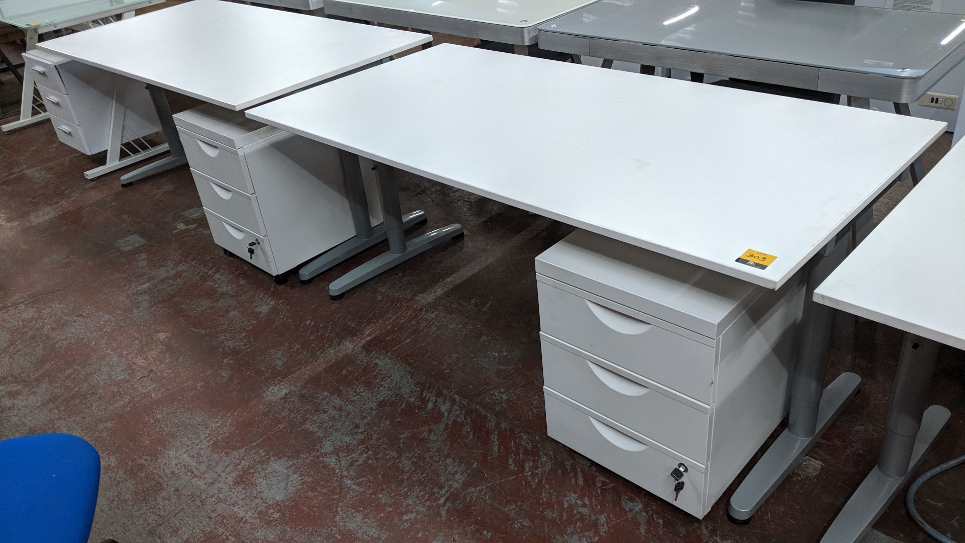 2 off matching large white tables/desks, 160 x 80cm, each with matching mobile pedestal & extendable