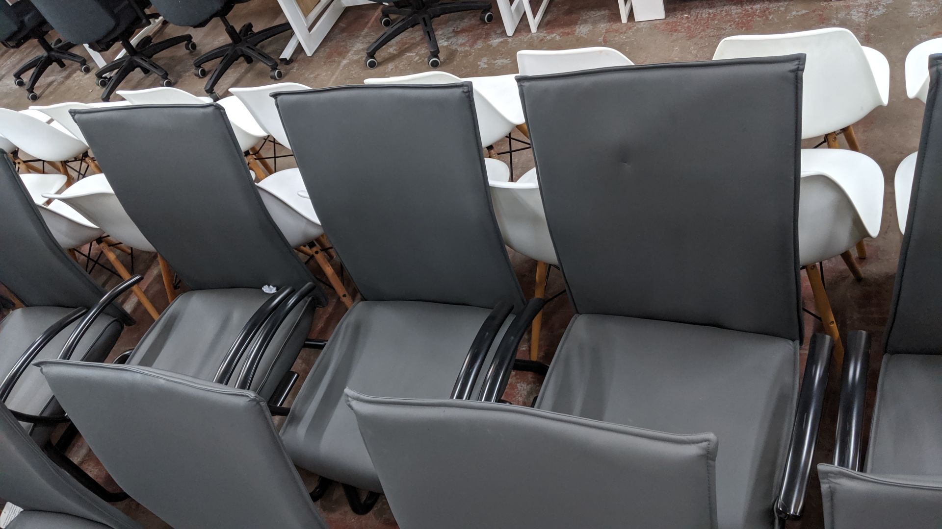 6 off black metal cantilever framed executive/meeting chairs with grey leather-look upholstery NB. - Image 2 of 4