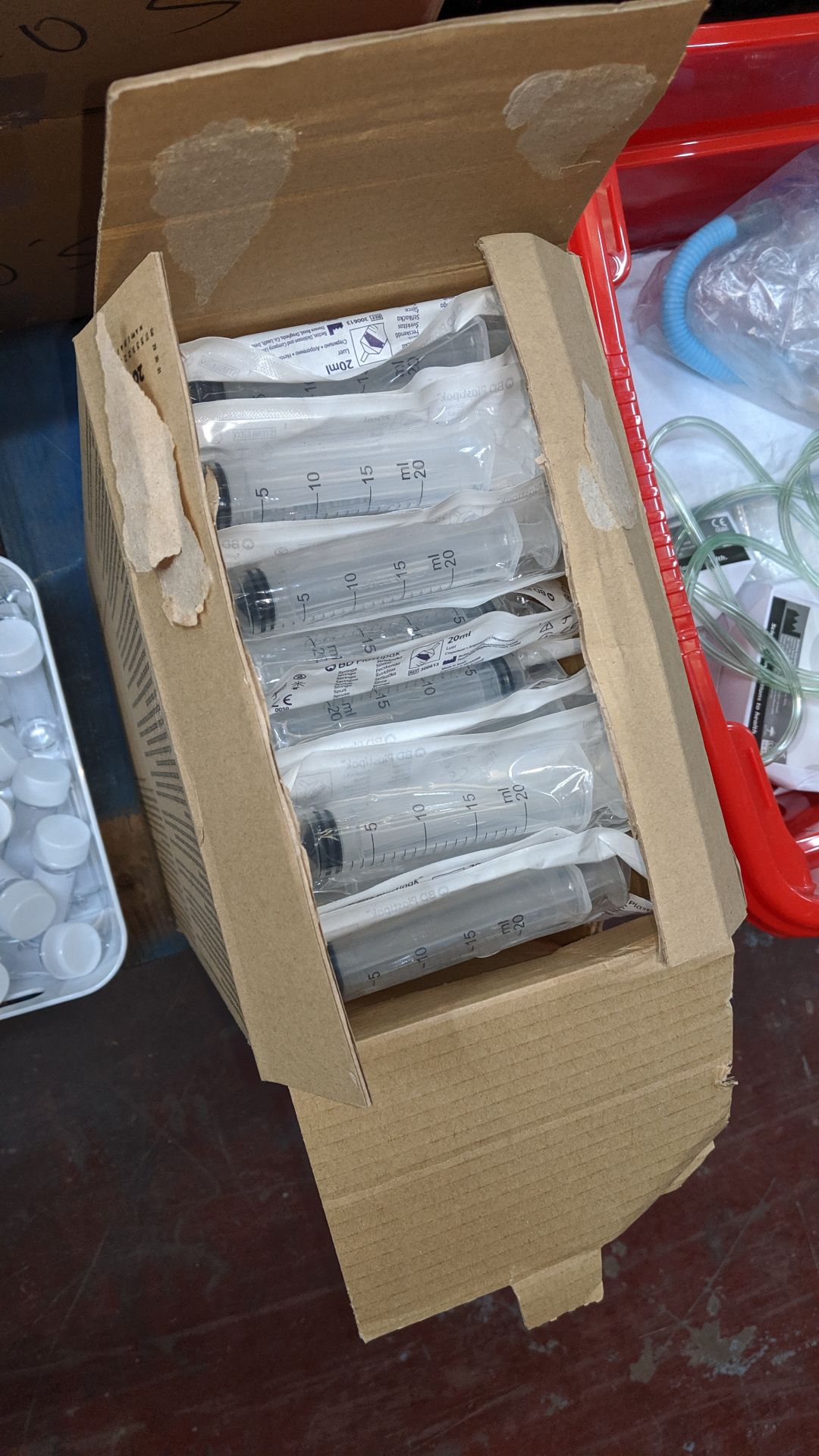 Contents of a pallet of assorted medical supplies including single use resuscitators, Analgesic - Image 9 of 11