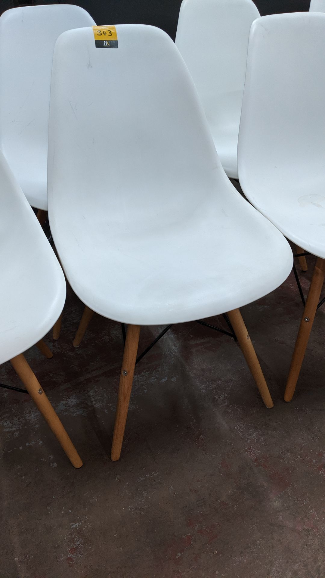 6 off white chairs with wooden legs NB. Lots 342 - 344 consist of different quantities of the same - Image 4 of 5