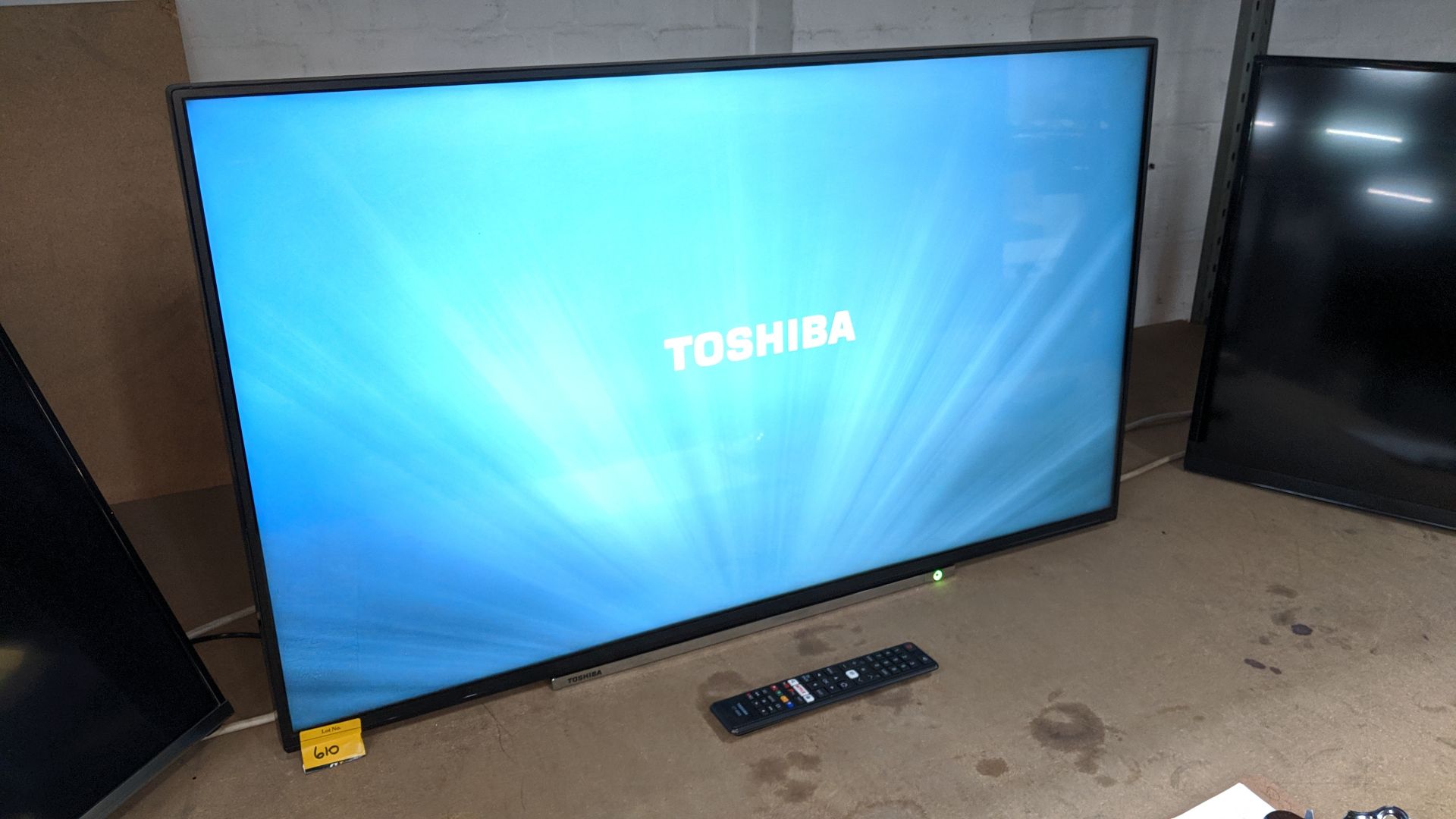 Toshiba widescreen 43" LCD TV model 43U6763DB including remote control. Including wall mountable