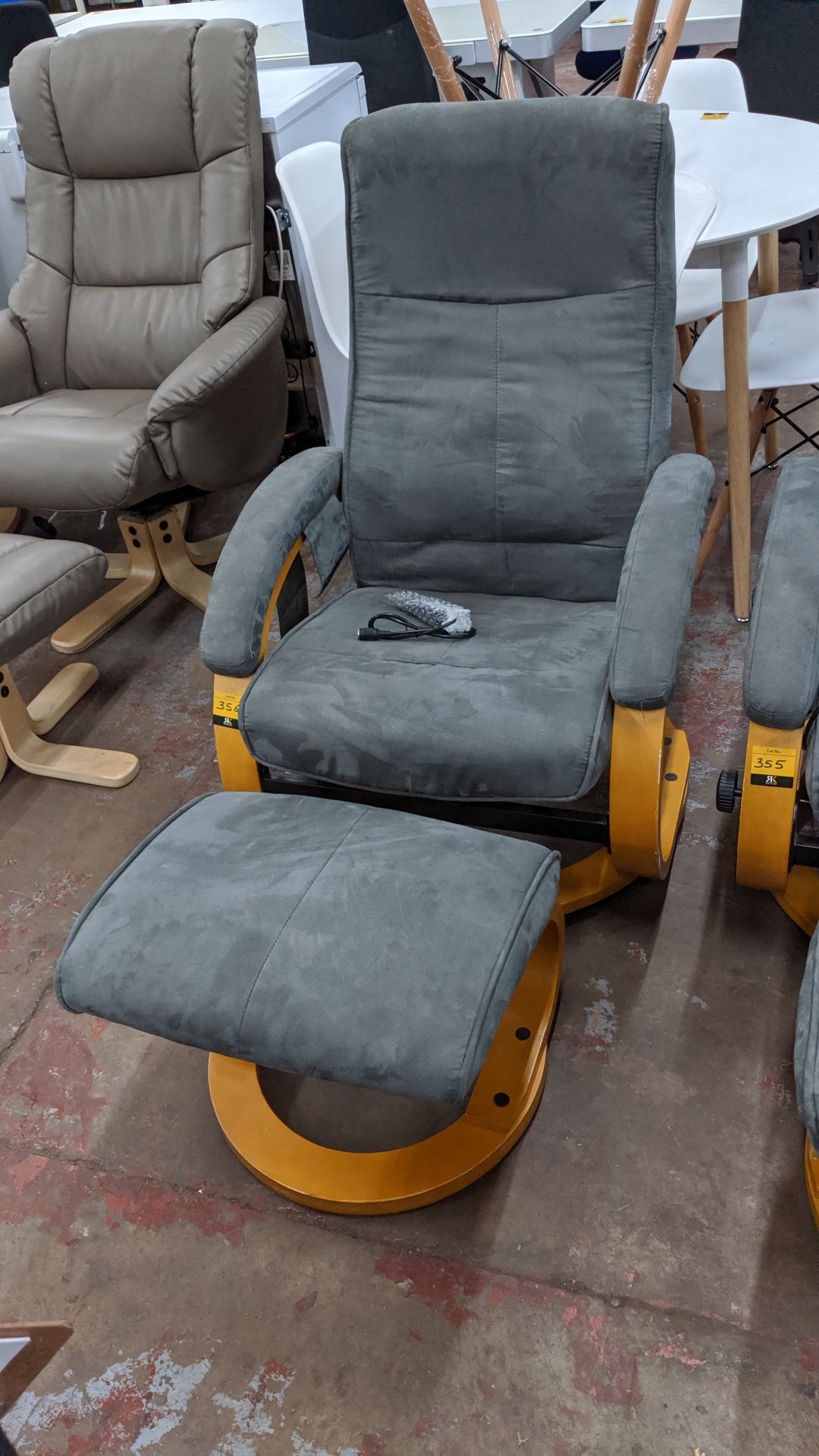 Electrically operated massage reclining chair with separate footstool & pocket for holding - Image 2 of 8