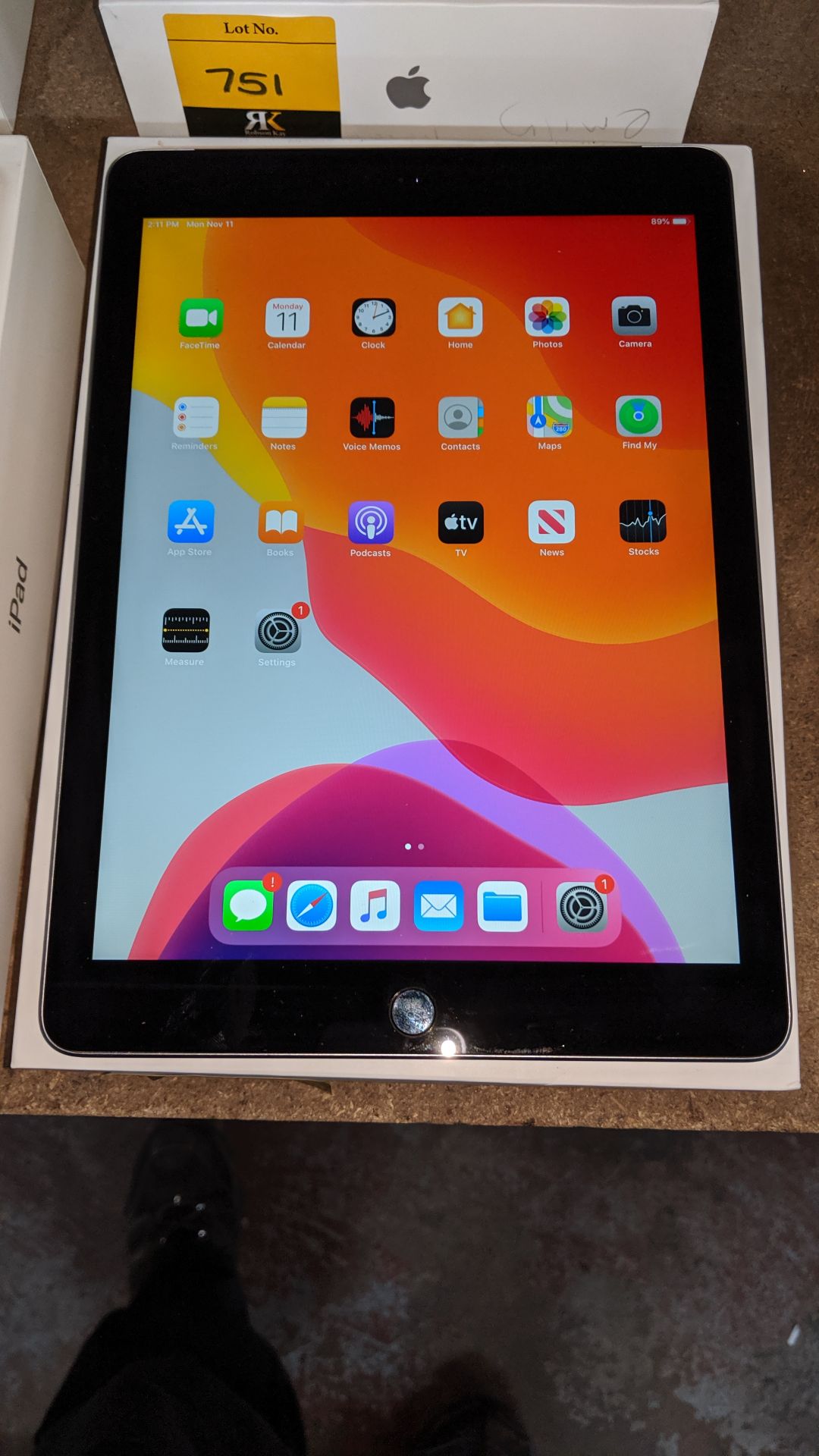 Apple iPad 6th Generation, wi-fi & cellular, 32Gb, product model A1954