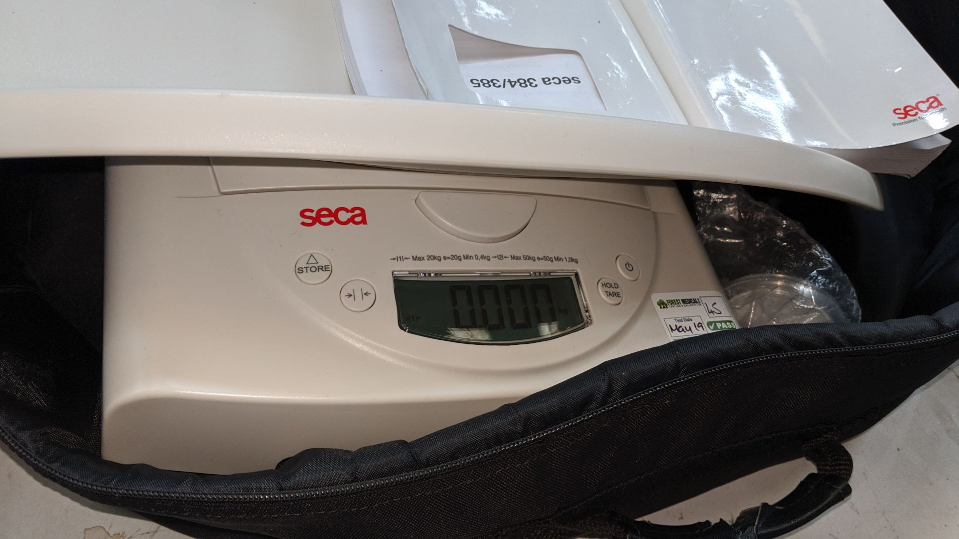 Seca model 385 baby scales max. capacity 50kg. This is one of a large number of lots used/owned by - Image 3 of 5