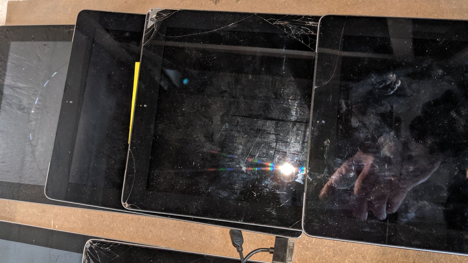 4 off assorted Apple iPads model A1396. All these iPads show cosmetic damage and may have other - Image 3 of 4