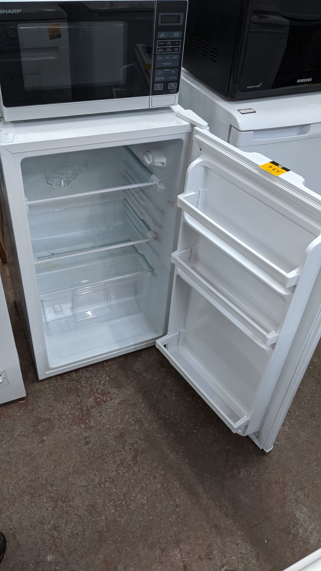 Fridgemaster undercounter fridge. This is one of a large number of lots used/owned by One To One ( - Image 4 of 5