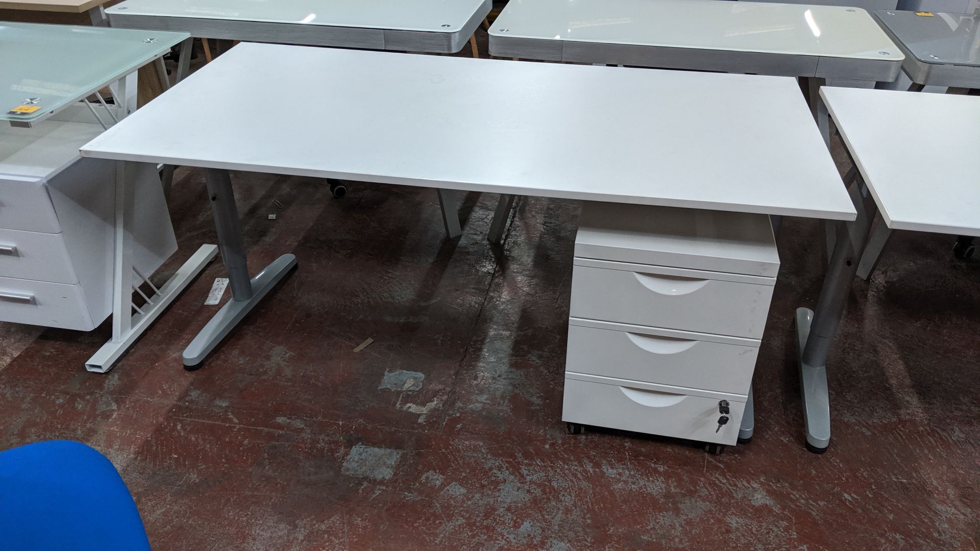 2 off matching large white tables/desks, 160 x 80cm, each with matching mobile pedestal & extendable - Image 4 of 4