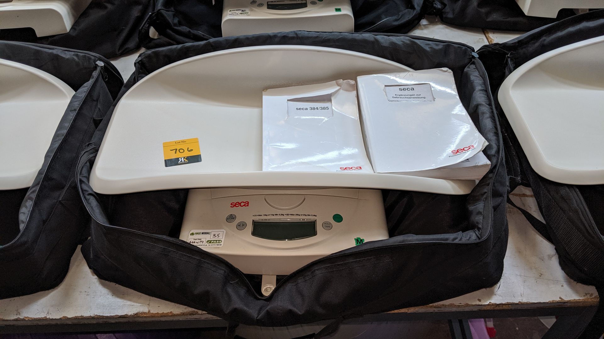 Seca model 384 baby scales max. capacity 20kg. This is one of a large number of lots used/owned by