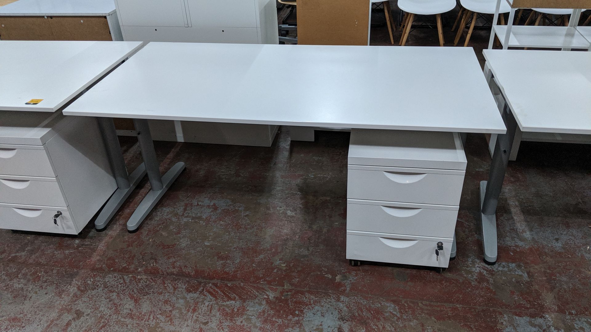 2 off matching large white tables/desks, 160 x 80cm, each with matching mobile pedestal & extendable - Image 4 of 4