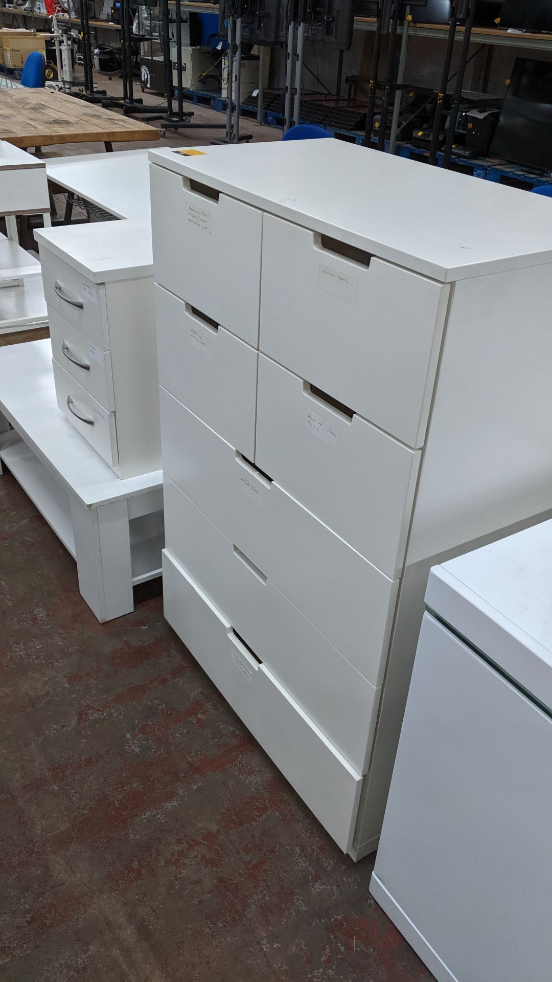 White furniture comprising large chest of drawers plus small pedestal & coffee/occasional table. - Image 3 of 6