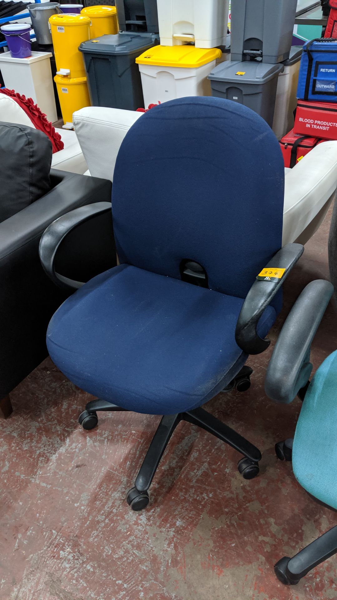 Blue exec/operator's chair with arms. This is one of a large number of lots used/owned by One To One