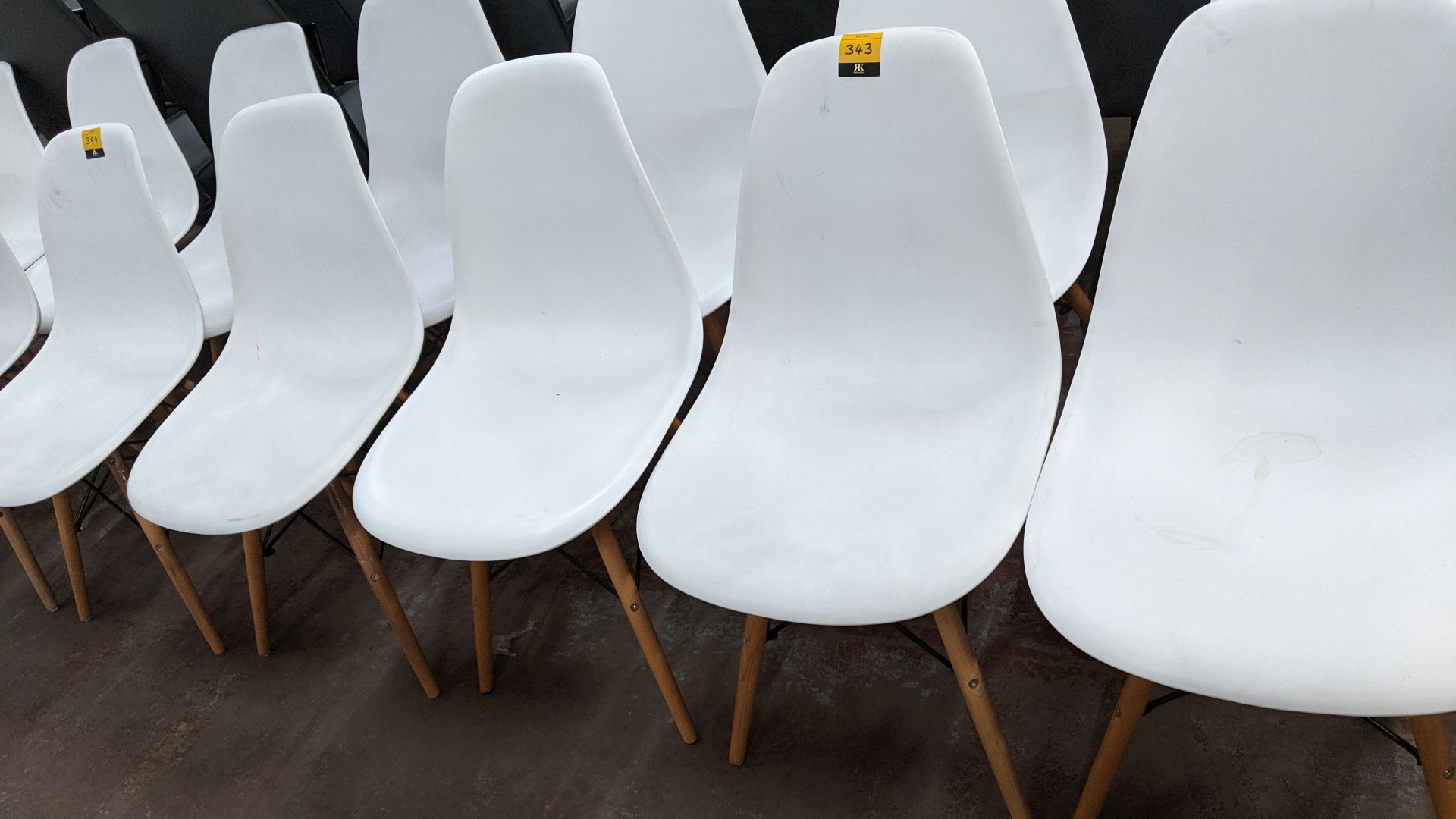 6 off white chairs with wooden legs NB. Lots 342 - 344 consist of different quantities of the same - Image 2 of 5