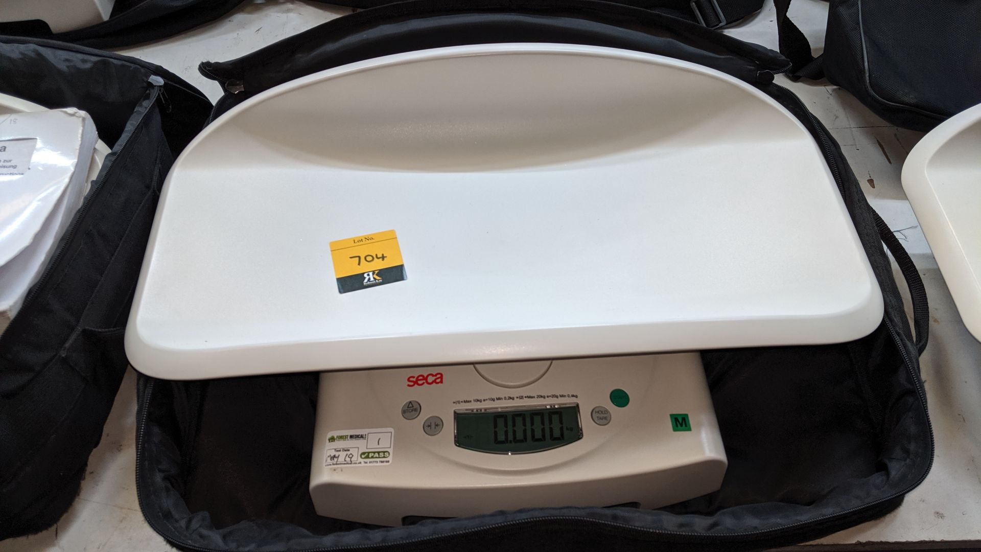 Seca model 384 baby scales max. capacity 20kg. This is one of a large number of lots used/owned by