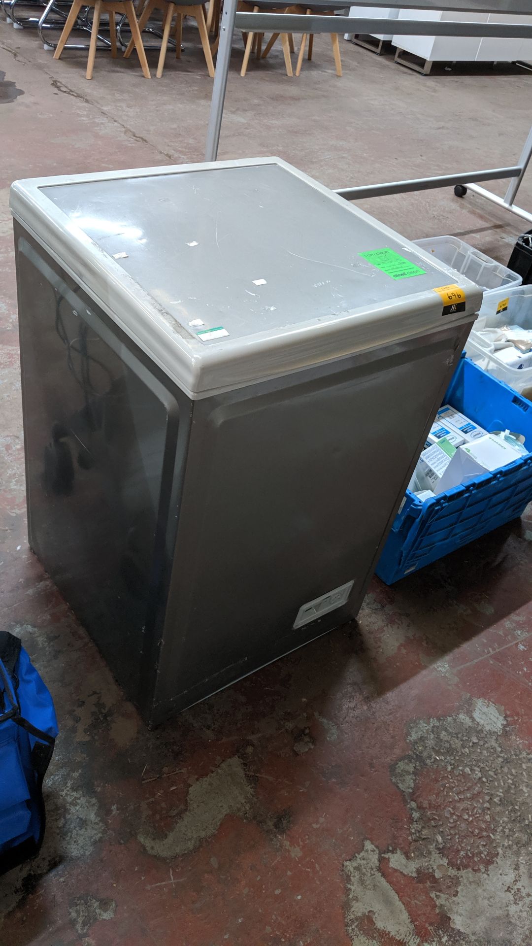 Compact chest freezer C5AES-B. This is one of a large number of lots used/owned by One To One (North - Image 2 of 4