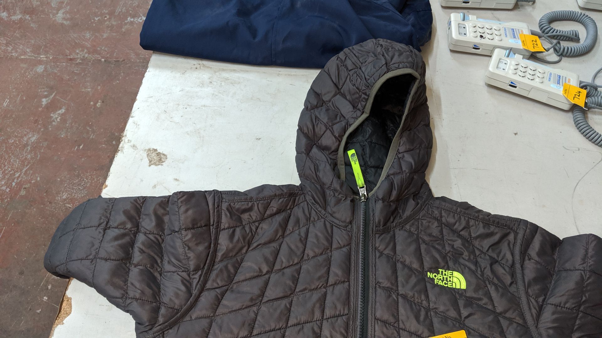 North Face boy's reversible jacket size LG. IMPORTANT: Please remember goods successfully bid upon - Image 4 of 5