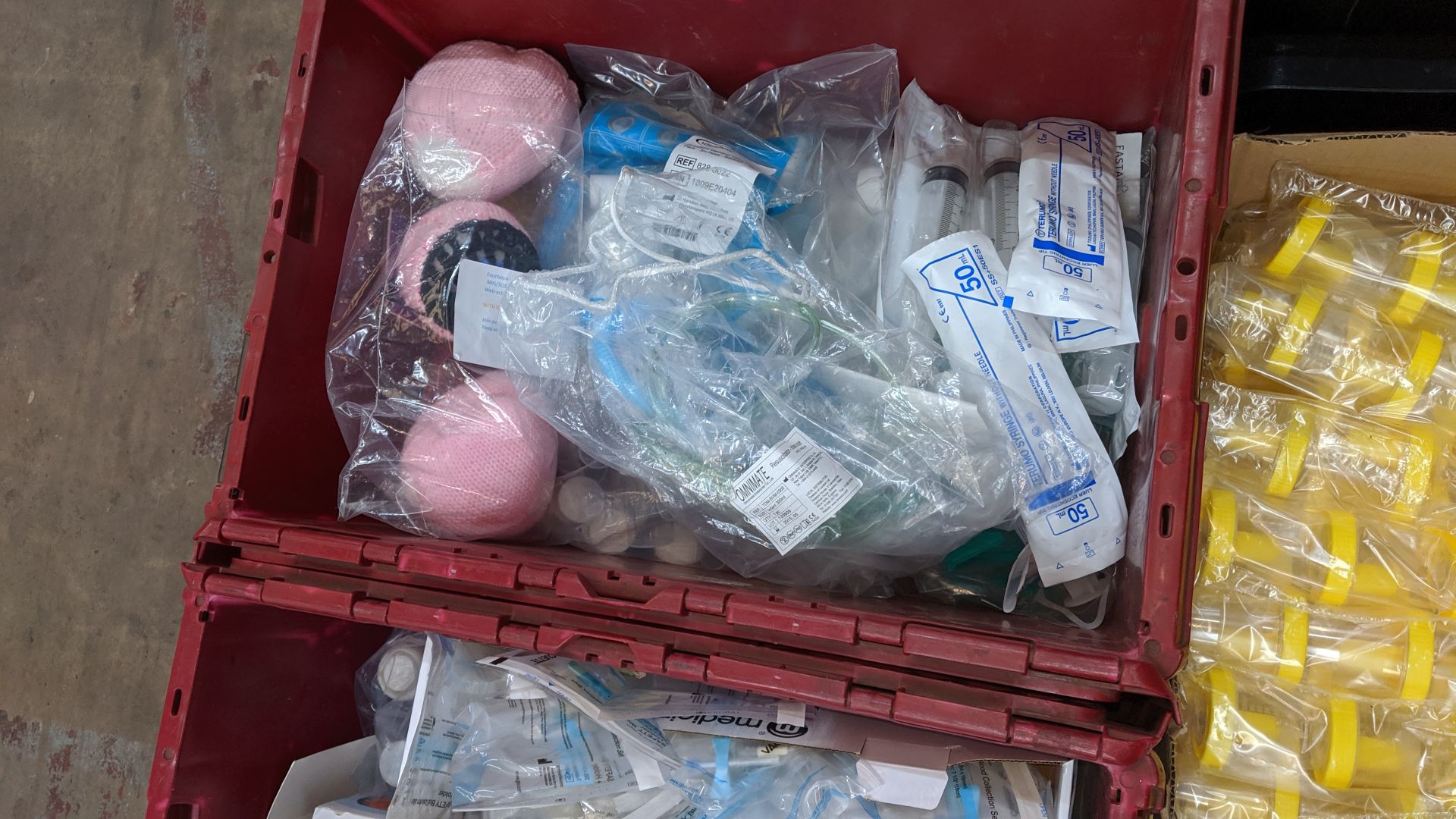 Contents of a pallet of assorted medical supplies including single use resuscitators, beakers, - Image 7 of 7